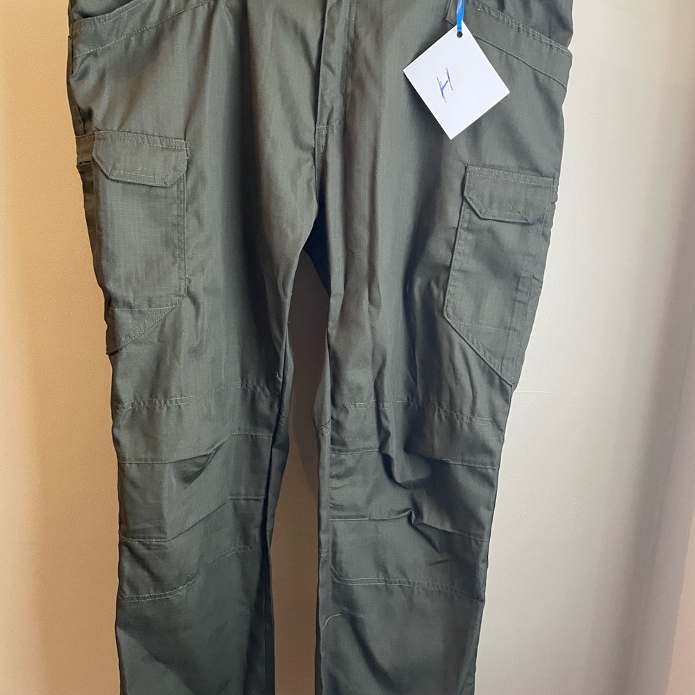 Mens Tactical Pants. NWOT